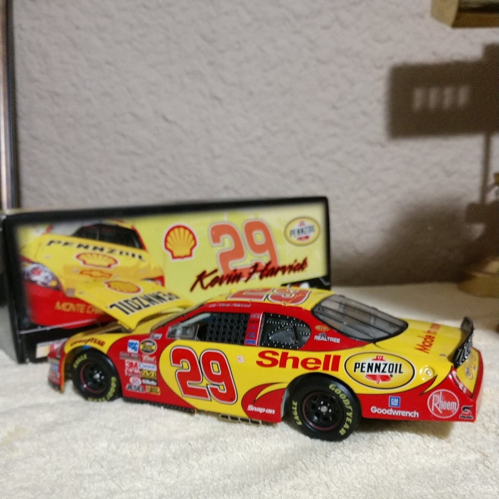 SOLD!!!KEVIN HARVICK #29 Shell Pennzoil 2007 Monte Carlo SS 1:24 NASCAR Diecast - Picture 6 of 12